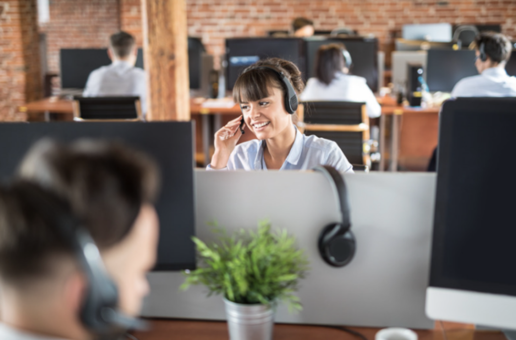 Lady-helpdesk-taking-a-call